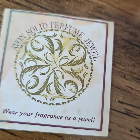 Vintage Avon Cameo Solid Perfume Compact - Picture 8 of 9